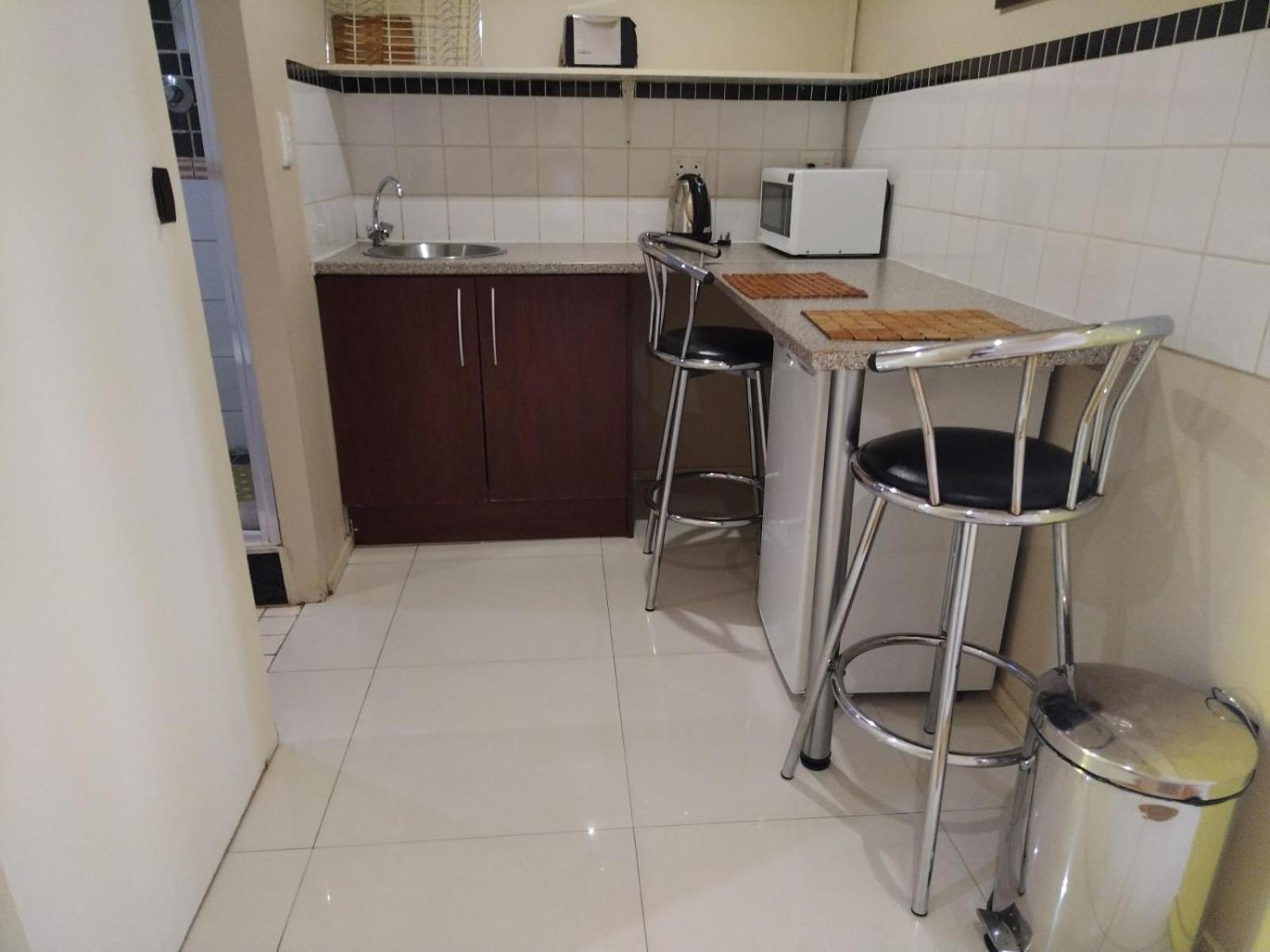 Queen'S Place Johannesburg Room photo